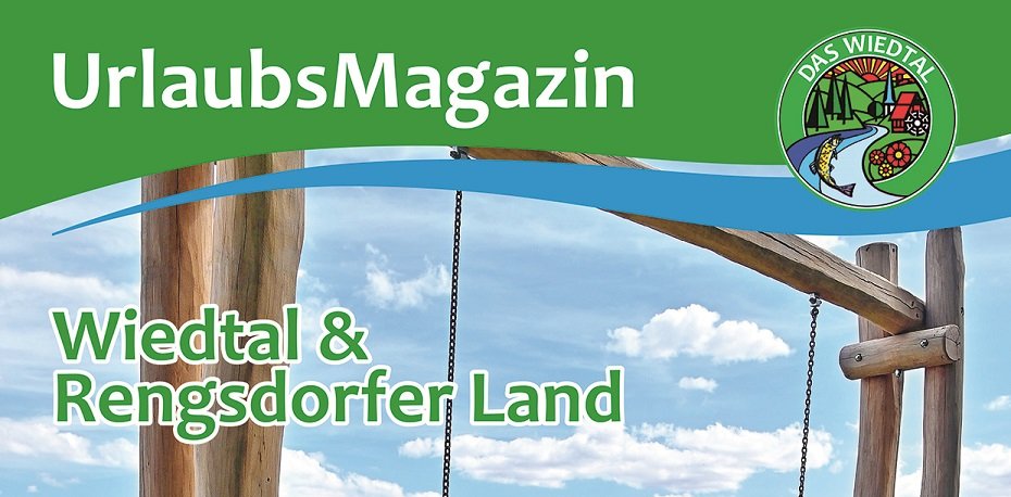 Zwei Personen auf einer Schaukel mit Landschaft im Hintergrund