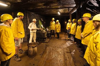 Gruppen Führung unter Tage