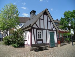 Alter Backes auf dem Dorfplatz in Oberlahr
