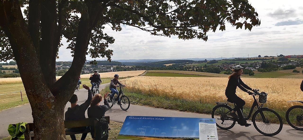 Radfahrer auf dem Radrundweg Puderbacher Land