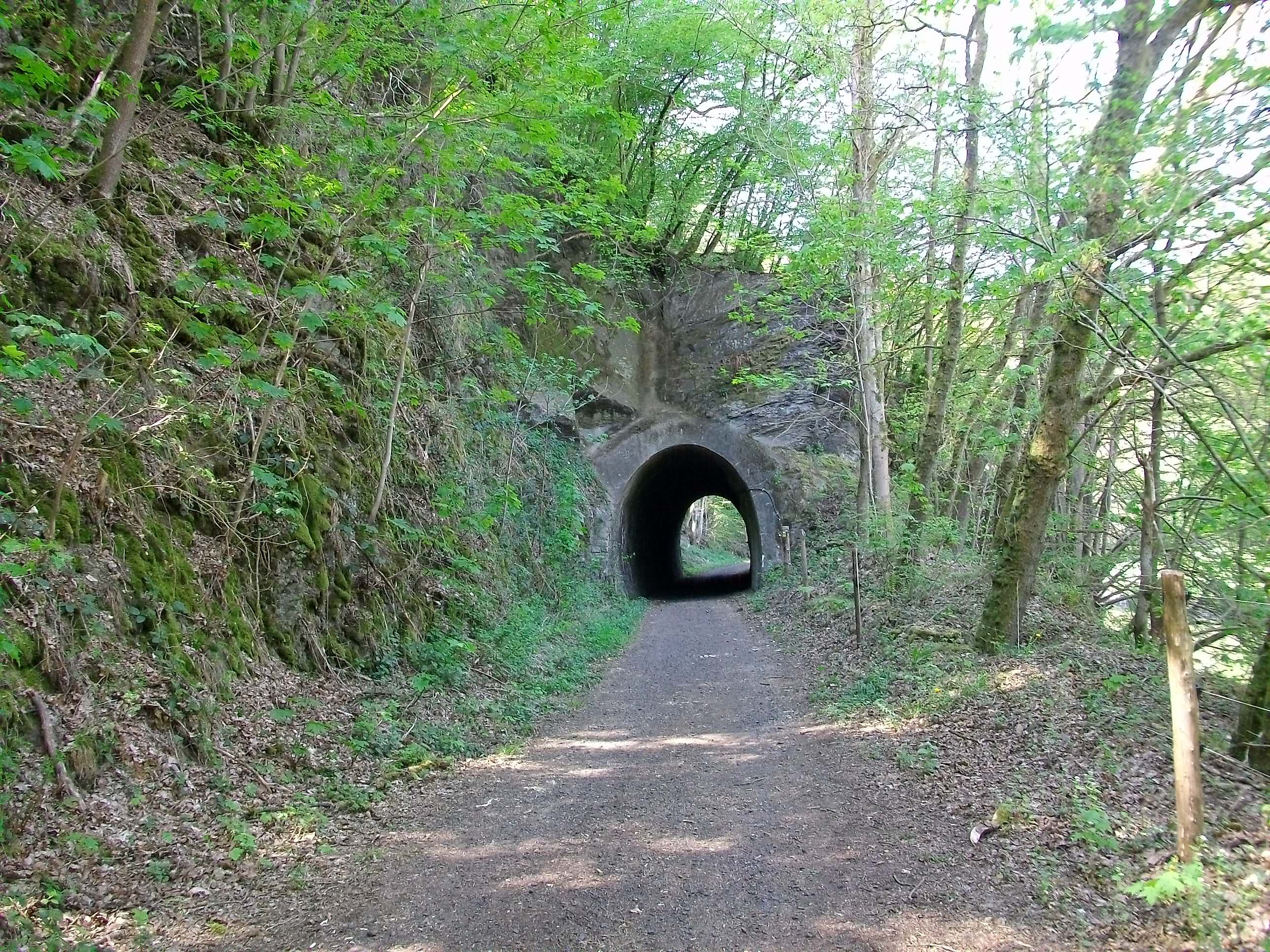 Bahntunnel für die ehem. Kruppsche Kleinbahn, an der Wied bei Döttesfeld