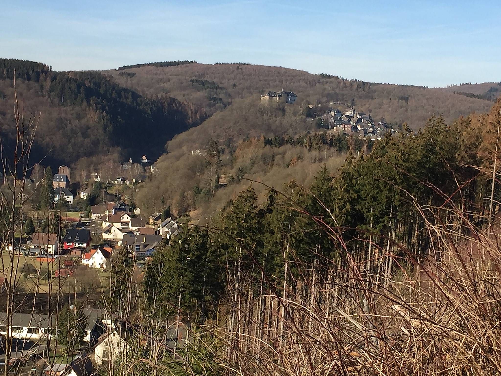 Panoramablick zur Freusburg, zur Mühle und ins Siegtal