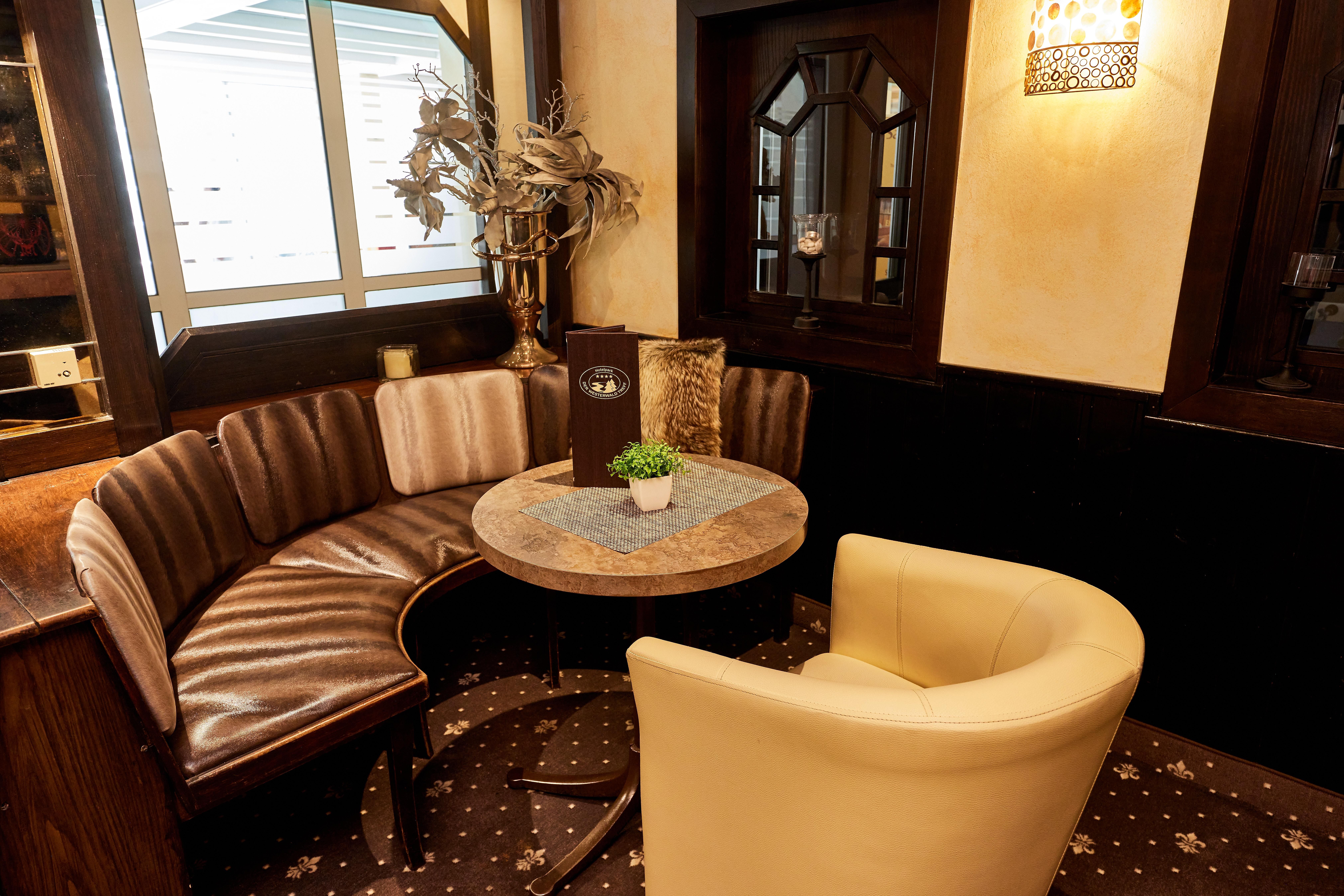 Tagesbar gemütliche Sitzecke Tisch 211 Hotelpark d